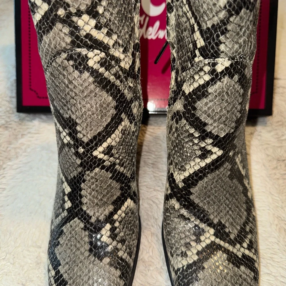 Circus by Sam Edelman Women’s Square Toe Zip-Up Booties